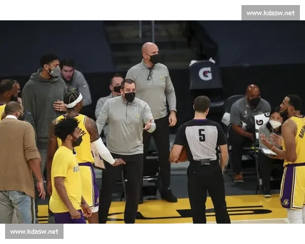 终场哨响比分定格 强强对决掀起赛季最大悬念之夜全解析回顾战况盘点