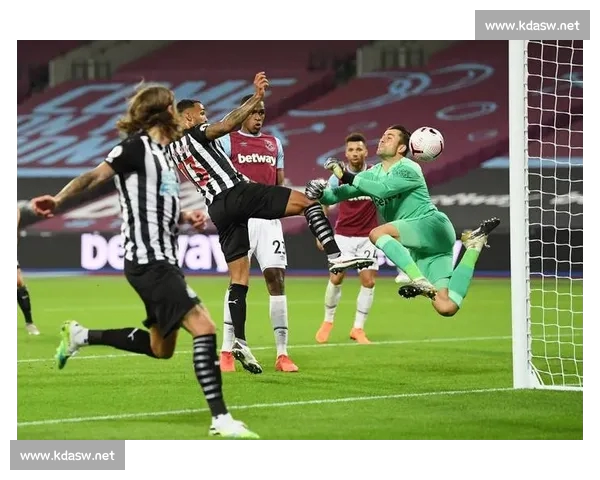 足球赛事手机版全面升级实时比分数据分析与精彩集锦体验一站式服务 - 副本 (2)